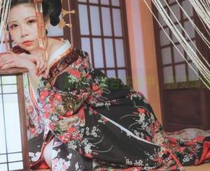 “无颜小天使wy”原图：独自在林中，精灵附身了吗？