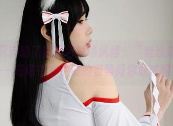 是一只废喵了的图包独领风骚：“竞泳奶牛”——喵喵在水中耍的姿势问你敢试吗？