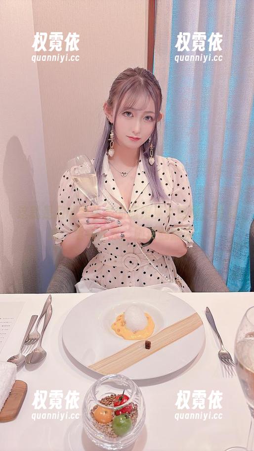 月城委员会 这就是月城委员会的狐娘巫女图册,免费的,爱看就来,随便翻翻呗~