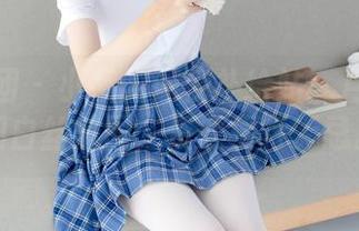 森萝财团 – 小夜的深夜补给站：月下004和白丝美图，资源横行无忌。