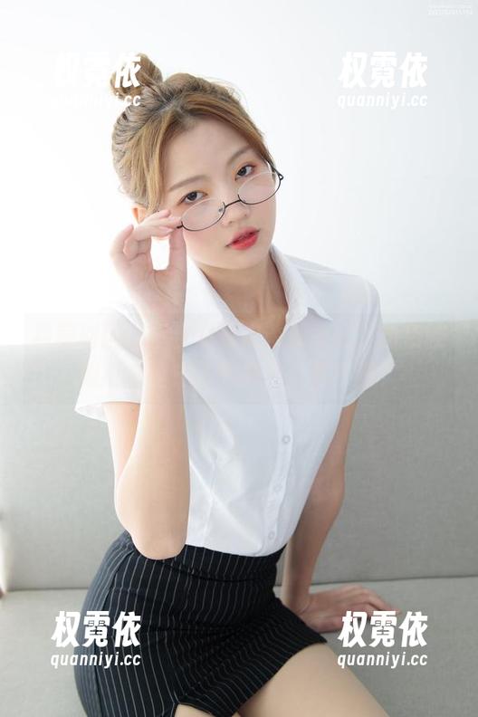 森萝财团 森萝财团原图合集开启诱惑模式,粉色校服与白丝成了选择题:要不要?