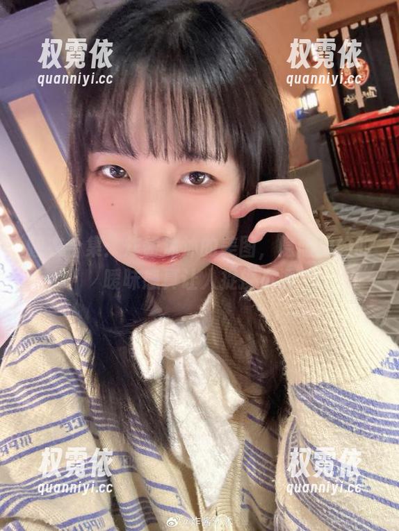 炸酱沐沐 睡衣合集:炸酱沐沐的美图,隐隐约约的暧昧感真让人捉摸不透