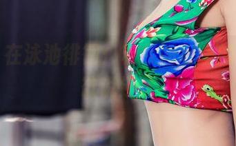 爱丝 – 在泳池徘徊：若兮图包里的片段，欲说还休