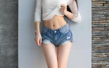 爱蜜社 – 看！黄歆苑的护士写真，百万药方里的不平凡！