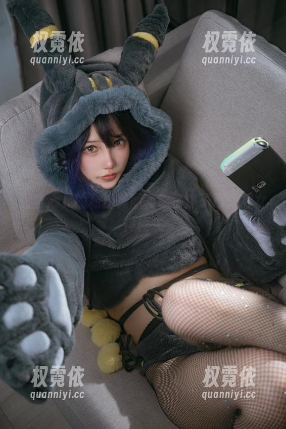 直击心灵的私拍美图，狐洛洛子已开启女神模式