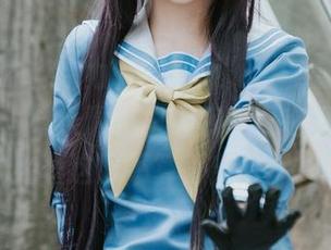 白莉爱吃巧克力说“运动”也能变成日常一部分，结果原图里的我依旧在跟沙发有约…这算不算背离目标？