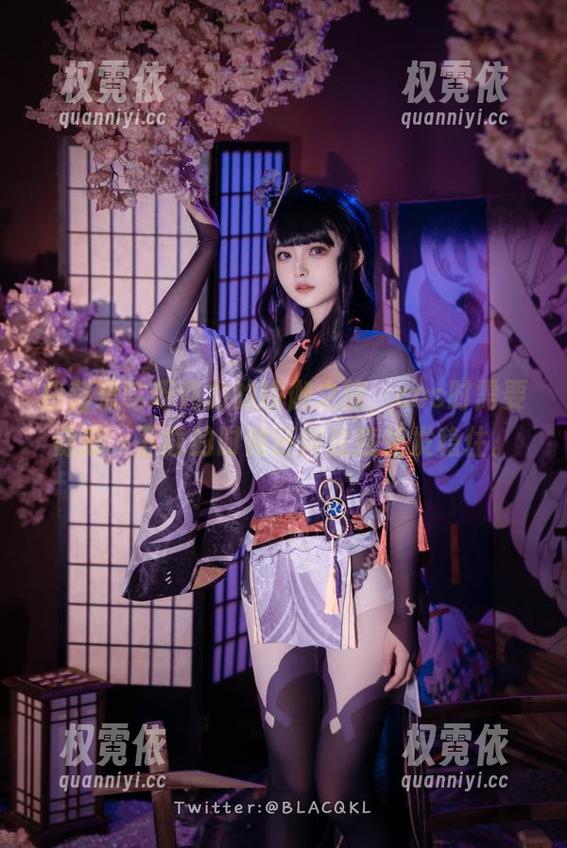 白莉爱吃巧克力 白莉爱吃巧克力的瑜伽之旅,cos时需要隐忍,下载的时候还得注意长发稳住。