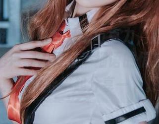 在霞沢游玩的白莉爱吃巧克力，她的写真图片像是每一瞬间轻声细语的悄然表白，真希望能一起分享一下。