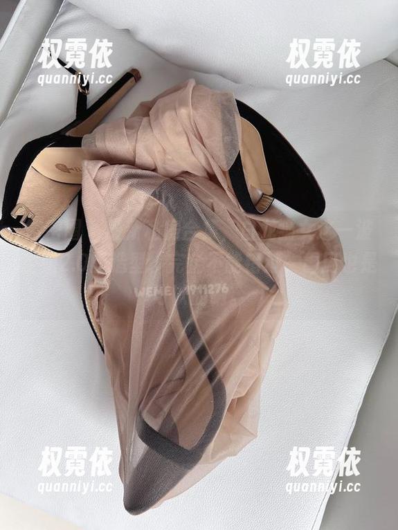 微密圈 - 最新私房合集，白龙猫女这一波空姐2.0的造型，完全不能错过，重口也是可以的呐。