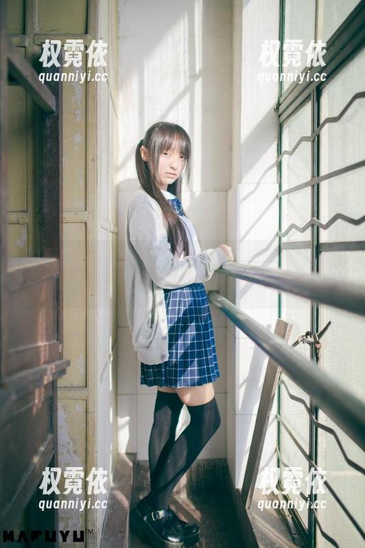 神乐坂真冬的女王座驾：品味这份绝美写真集资源