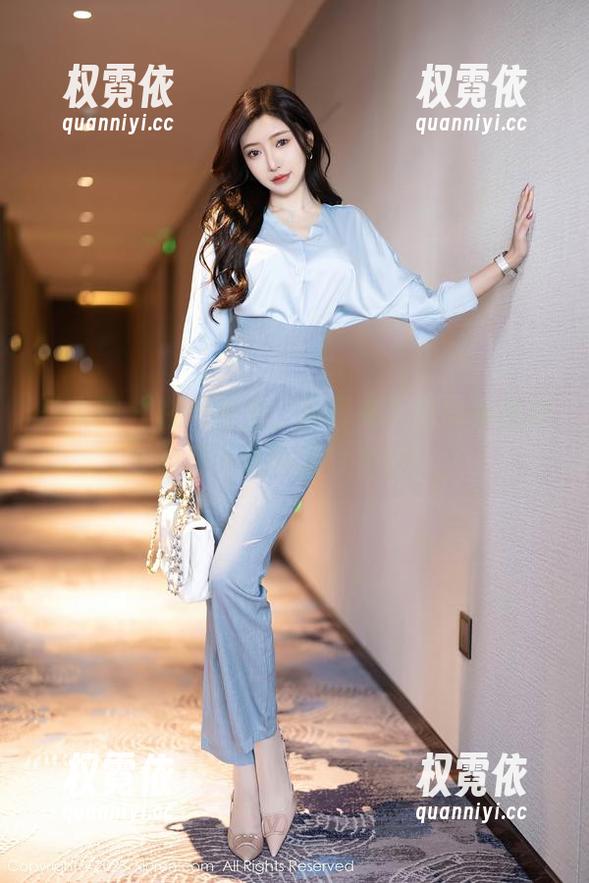 秀人网 - 在天台上，月野兔美妞向小伙伴们展示更新后的神技！