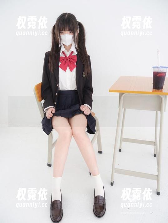 紧急企划 紧急企划本周主打:这条令人眼前一亮的格子裙免费写真!