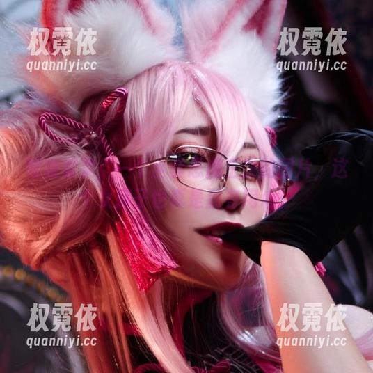 翎柒菜菜 翎柒菜菜,一个全套恶魔主题的图片,这个女孩子也真是别有用心。