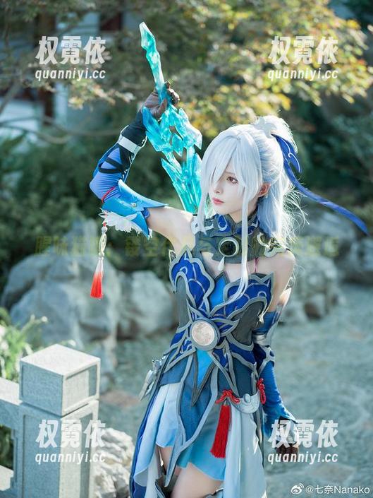 腥味猫罐：镂空作品与定制的完美邂逅