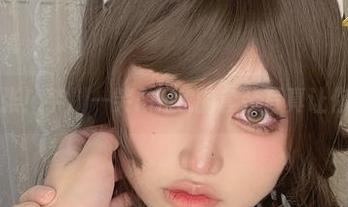 下载这张！芊川一笑MNK的套装写真让你笑出声