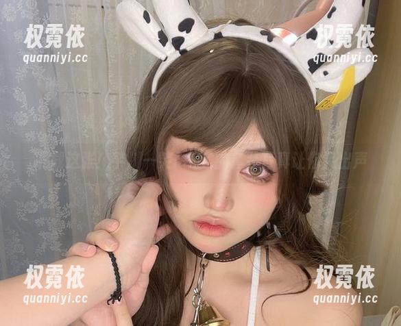 芊川一笑MNK 下载这张!芊川一笑MNK的套装写真让你笑出声