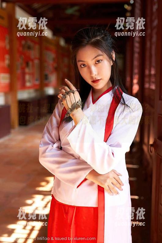 蜜桃社 - 想要遇见李梦婷的镂空美图吗？图包虚位以待，只看你愿不愿意大胆解锁！