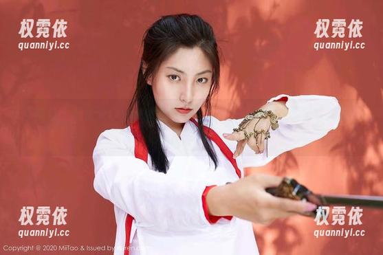 蜜桃社 - 陆萱萱Cecilia的“灰丝风尚”：高清美图竟然融合了那么多情绪！