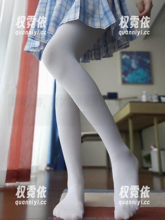 西尔酱 制服风韵,西尔酱的私房写真让人眼前一亮
