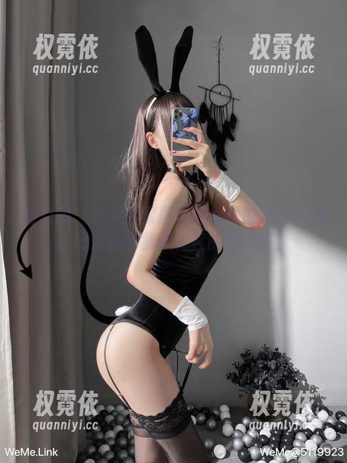 微密圈 - 这免费套图里的超辣的林一学姐，好像在和我做无言的对比呢？