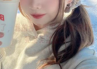 别说了，私拍合集里闪月半的温柔气息，完全无法抵挡！