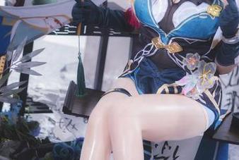 制服与雪晴Astra：在这些精选套图中找到灵魂伴侣。