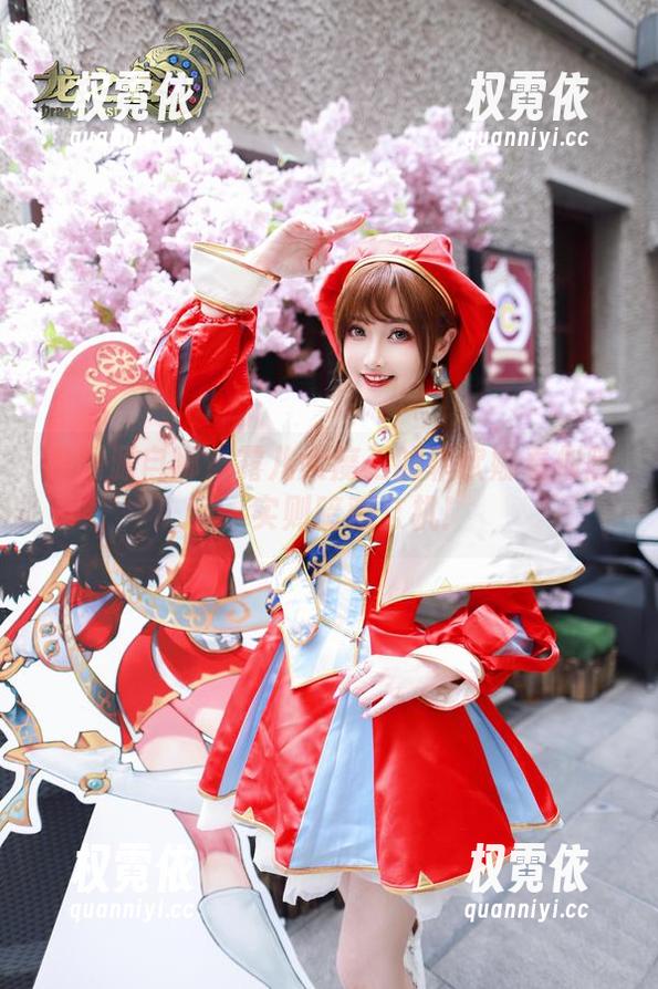 露儿大魔王 美图源自哪?露儿大魔王的菲欧娜看似随意,实则暗藏玄机!