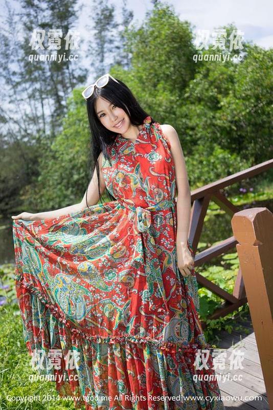 青豆客 - 下载这份纯小希的夏天写真，你会想起冰淇淋的味道吗？