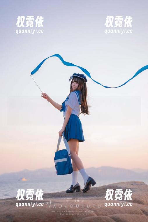 黏黏团子兔 说实话,黏黏团子兔的RolyPoly套图,“可爱”已经冗余了。